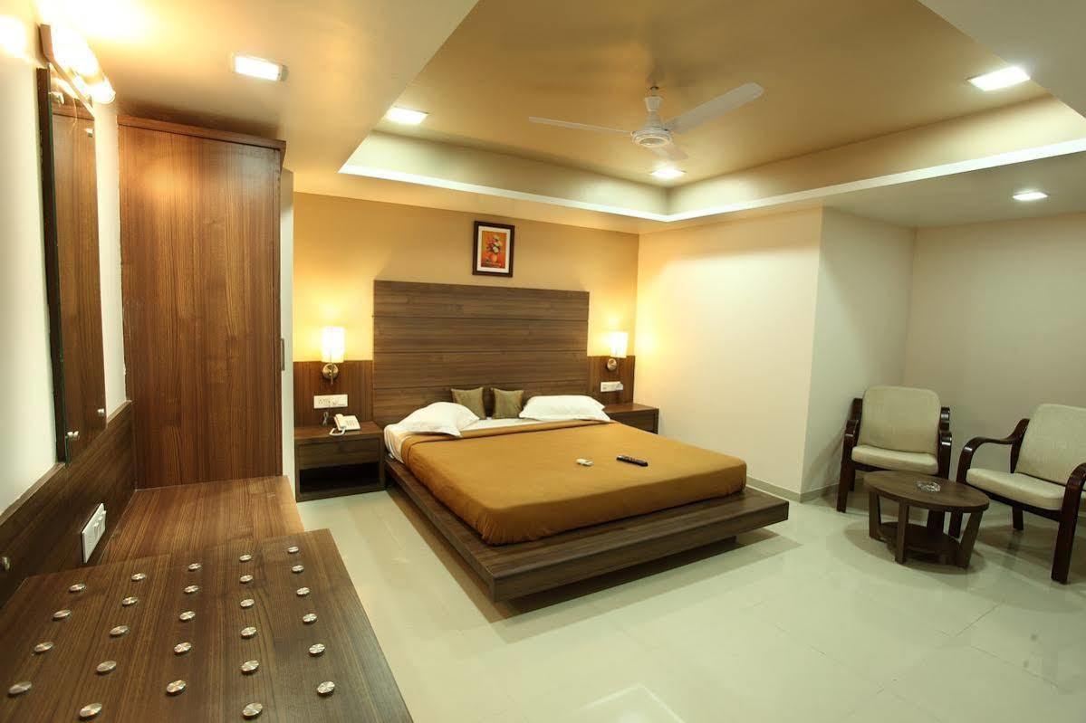 Hotel Classique Rajkot Exterior foto